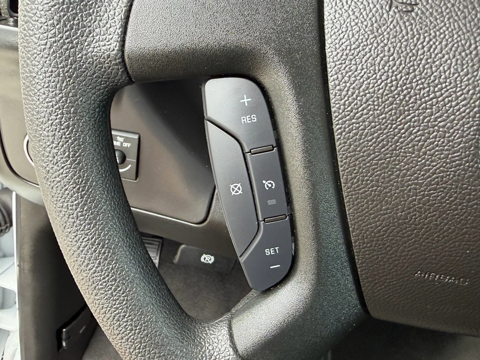 2025 Chevrolet Express Passenger LT photo 26