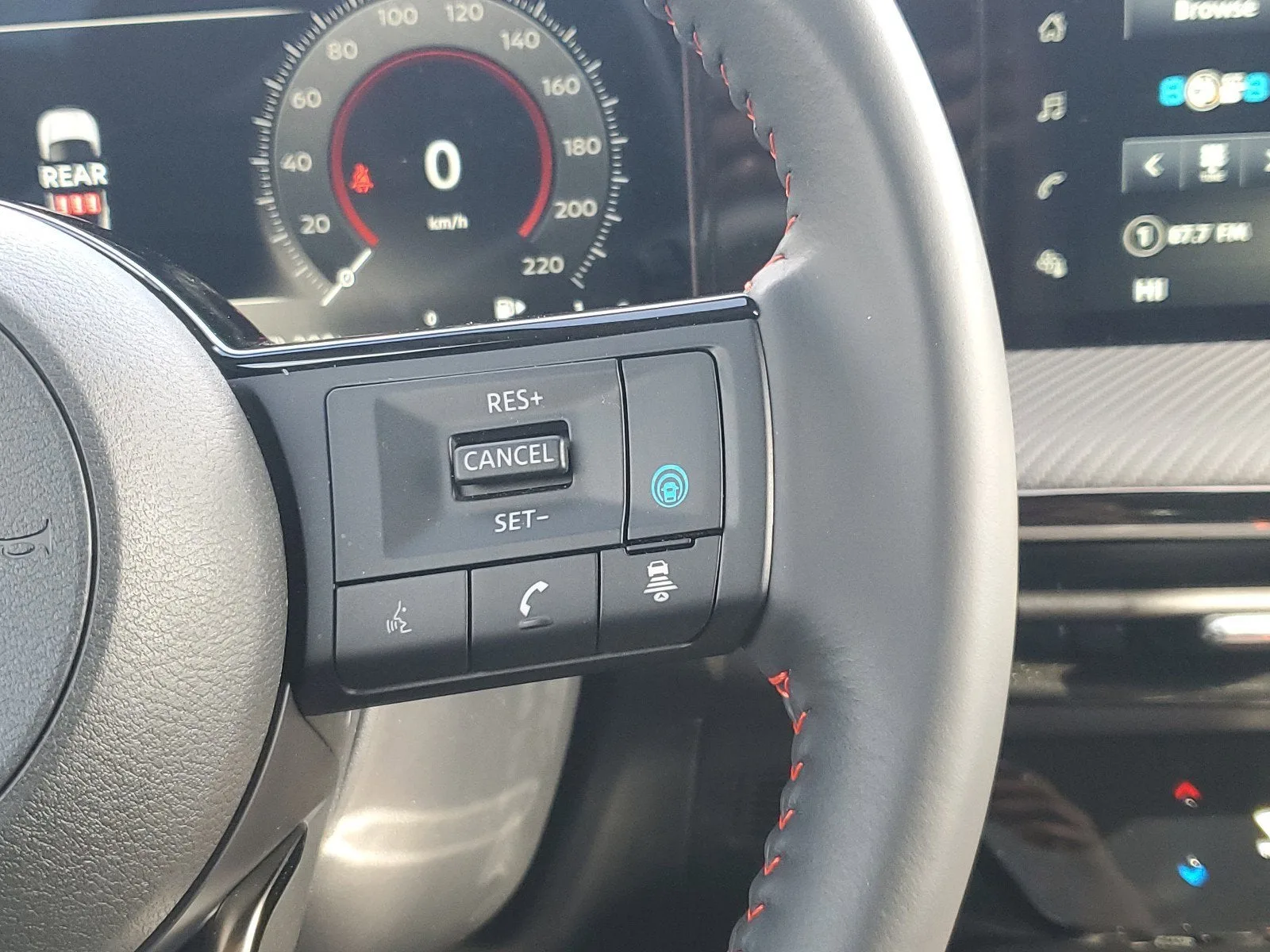 2025 Nissan Kicks SR photo 19
