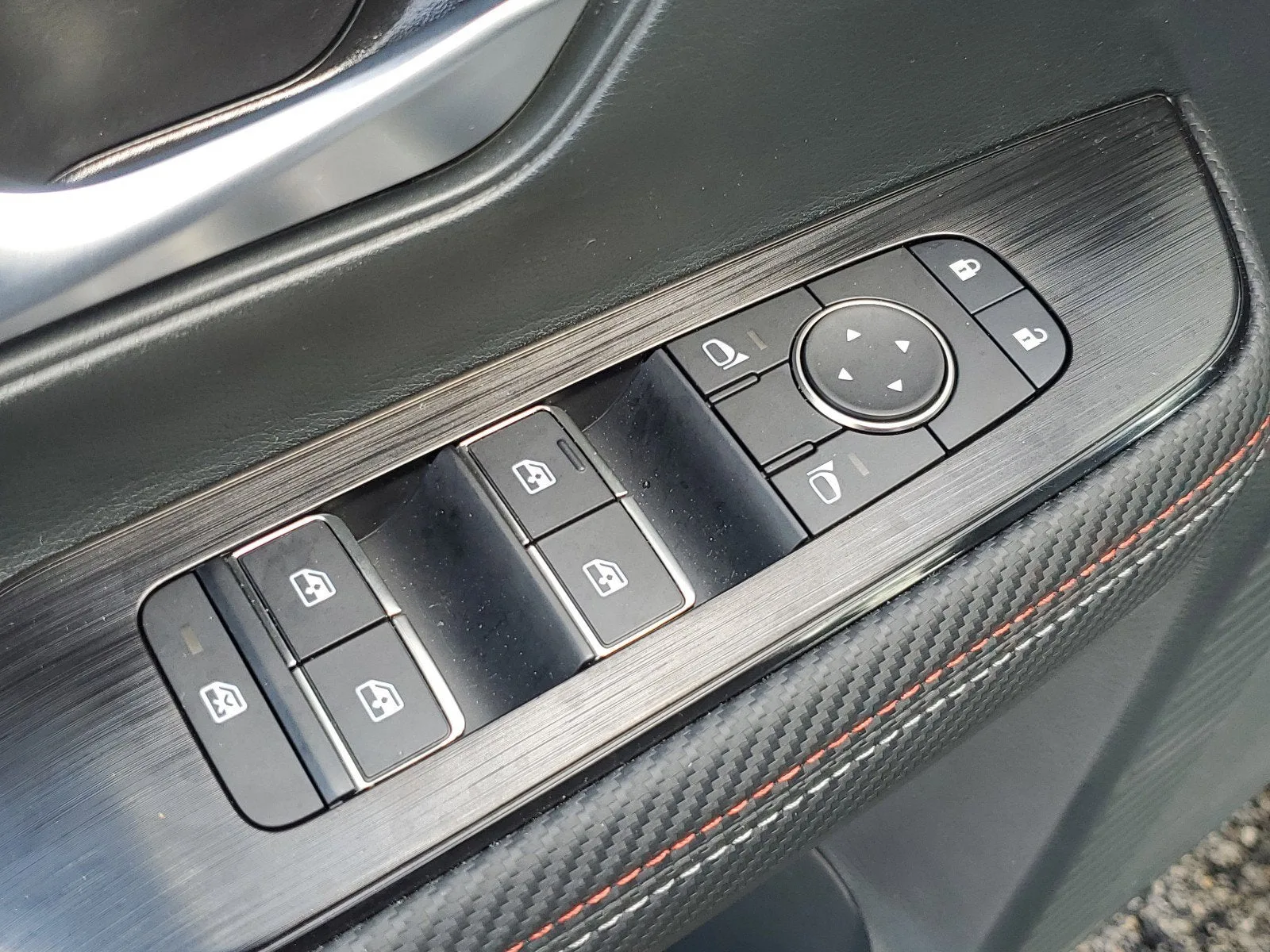 2025 Nissan Kicks SR photo 27