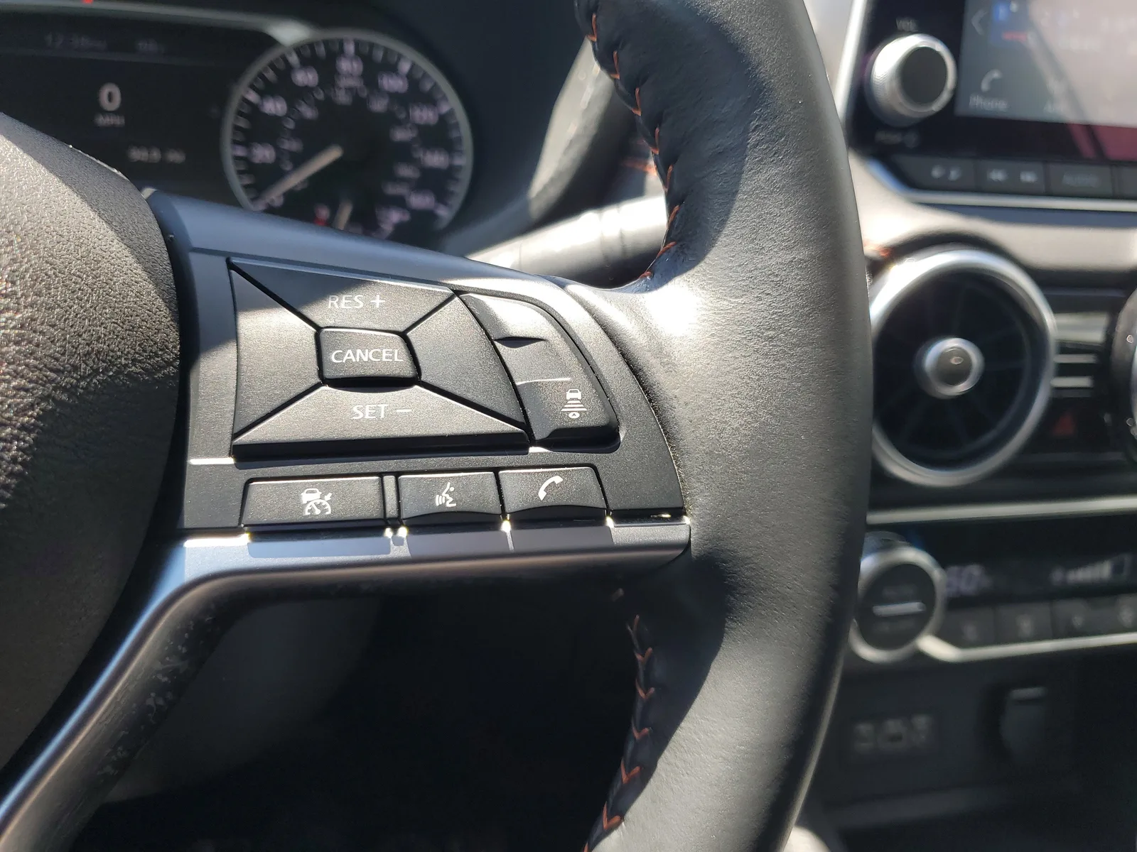 2023 Nissan Sentra SR photo 18