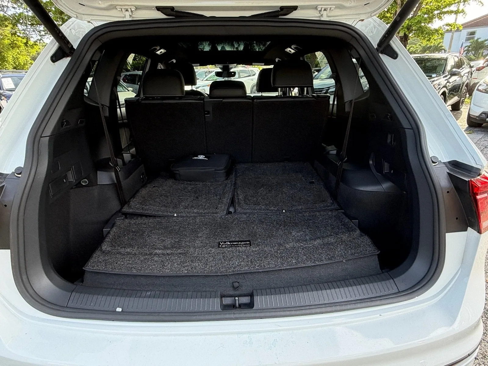 2022 Volkswagen Tiguan SE R-Line Black photo 15