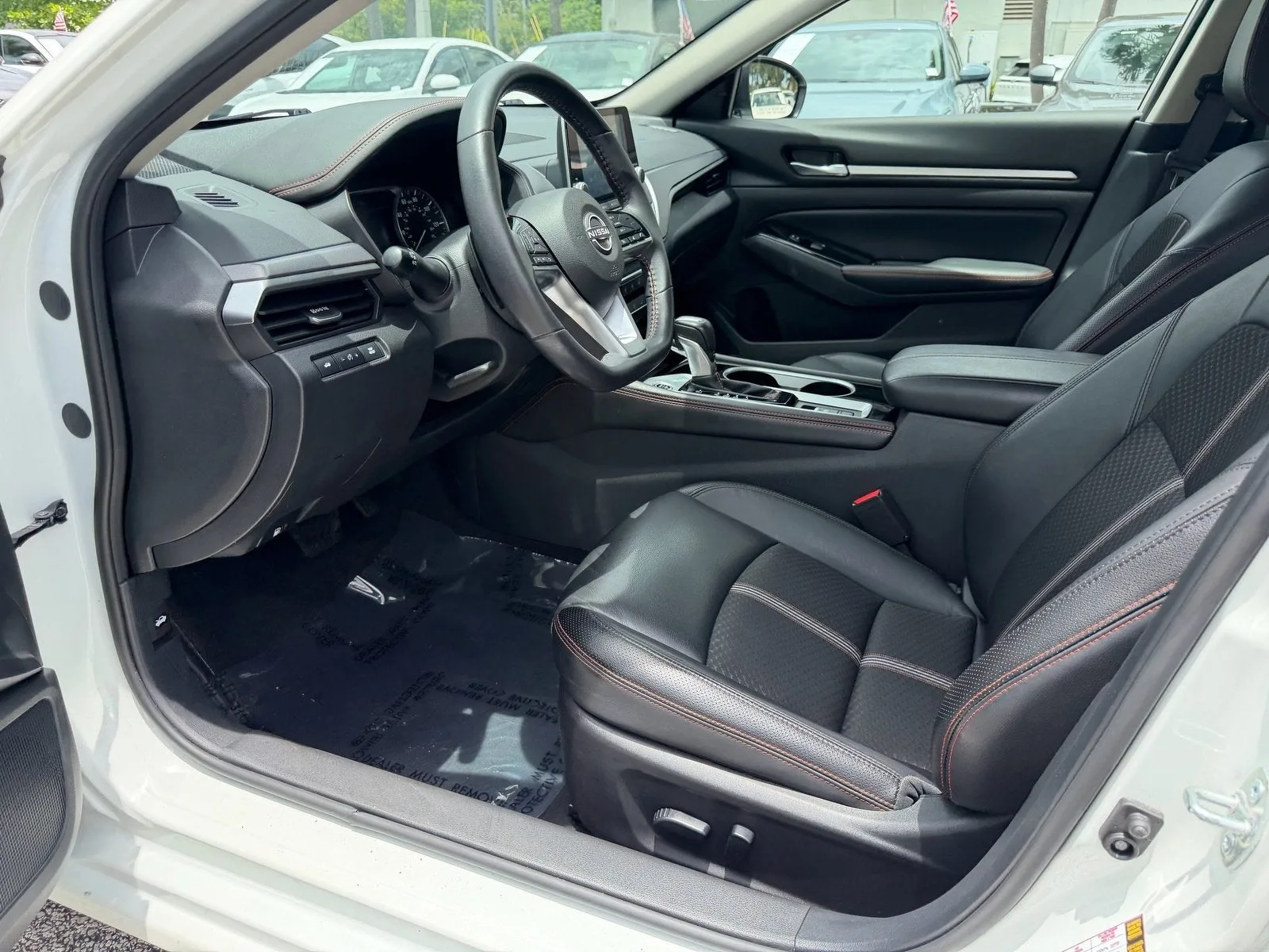 2024 Nissan Altima SR photo 11