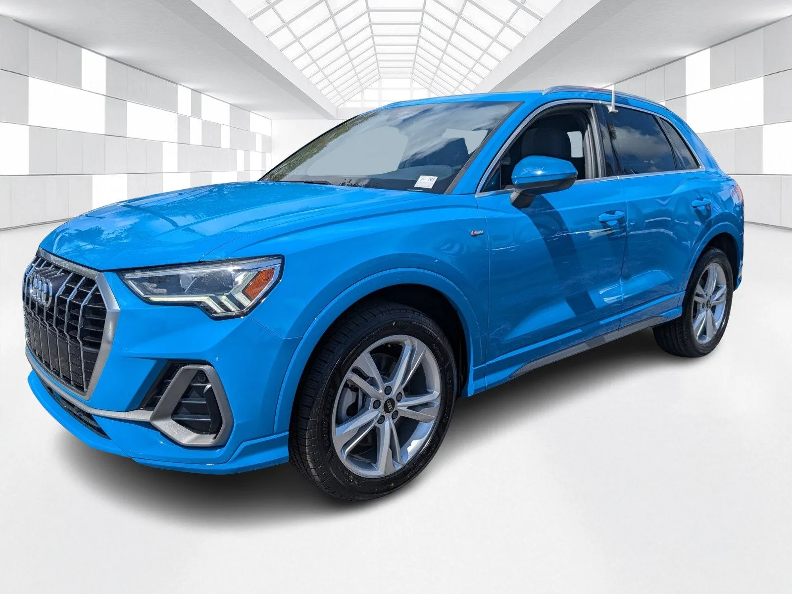 2022 Audi Q3 S line Premium Plus photo 3