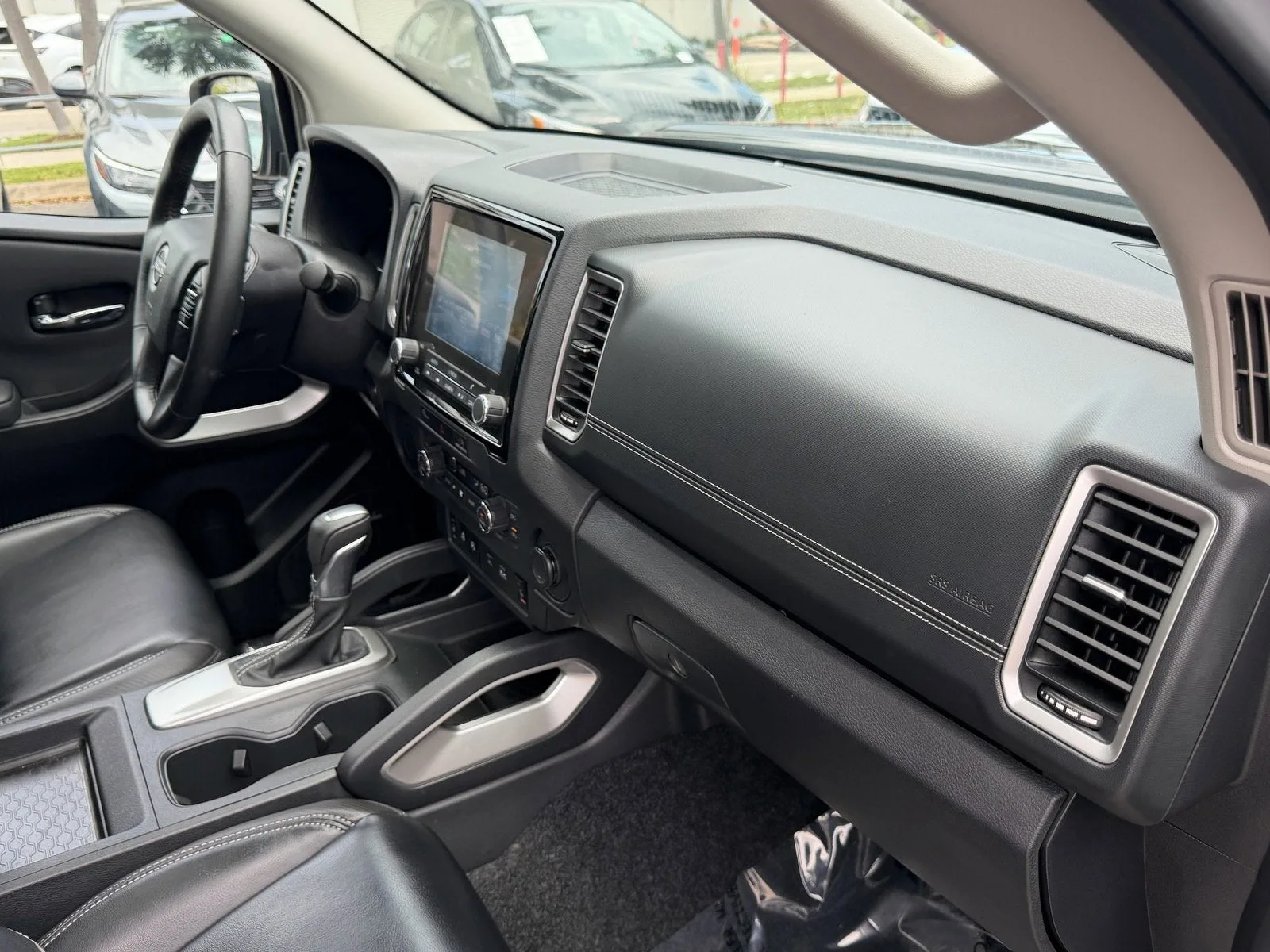2024 Nissan Frontier Crew Cab SL photo 17