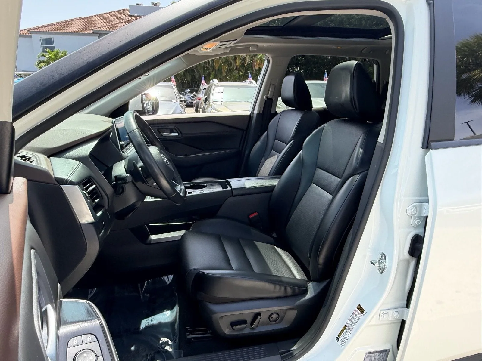 2023 Nissan Rogue SV photo 9