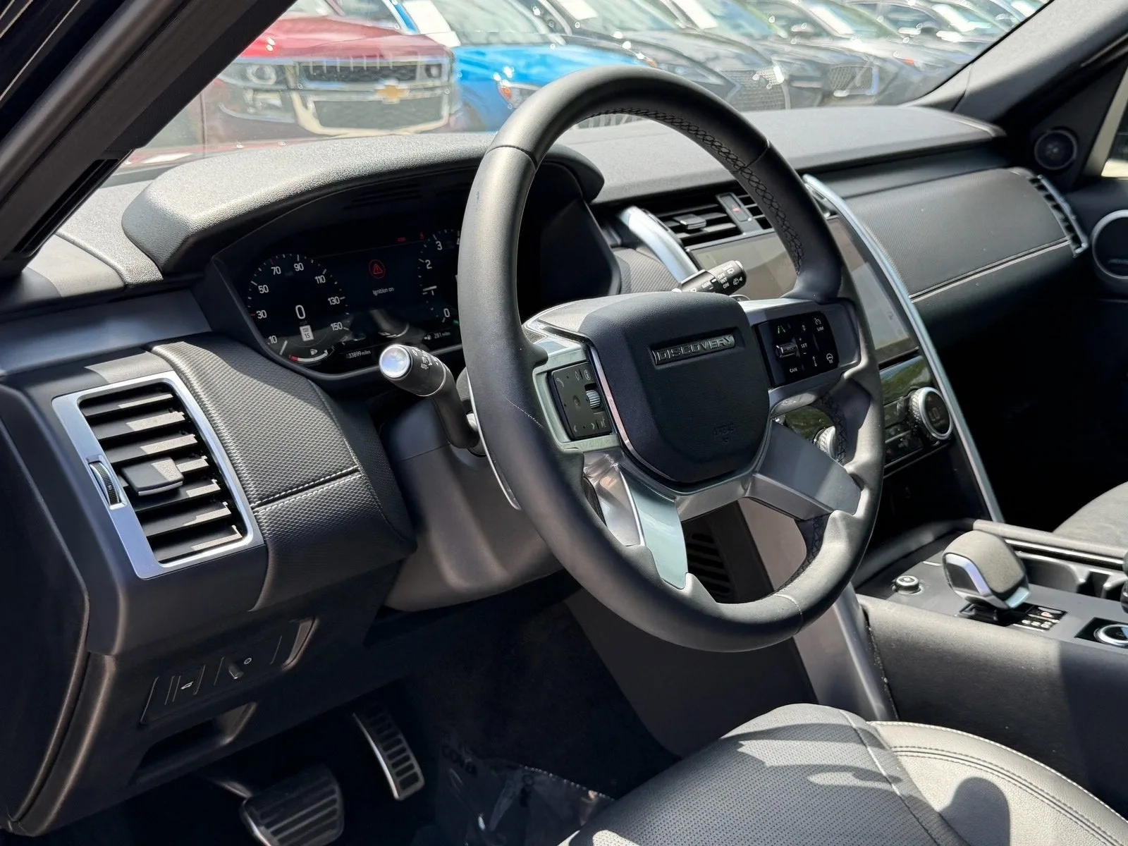 2024 Land Rover Discovery Dynamic SE photo 12