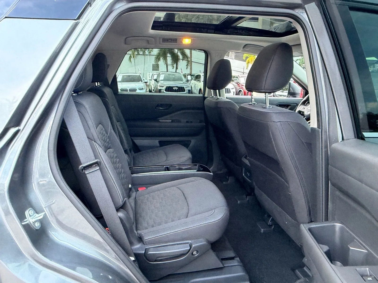 2025 Nissan Pathfinder SV photo 18