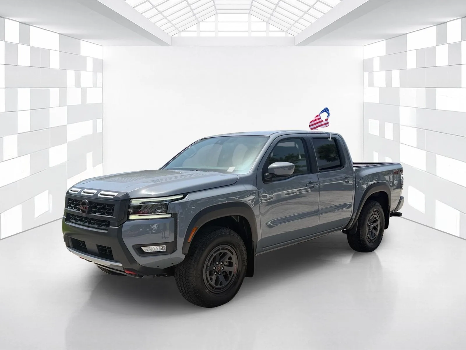 2025 Nissan Frontier Crew Cab PRO-4X® photo 2