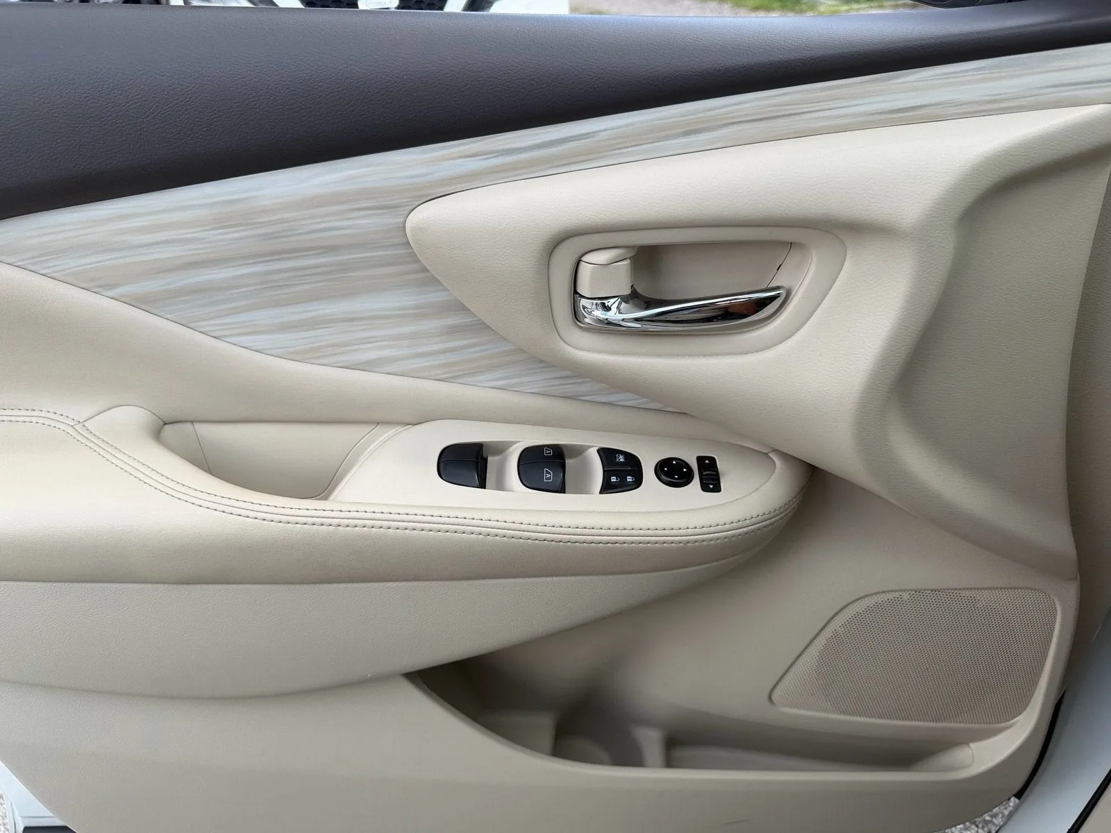 2016 Nissan Murano SV photo 33