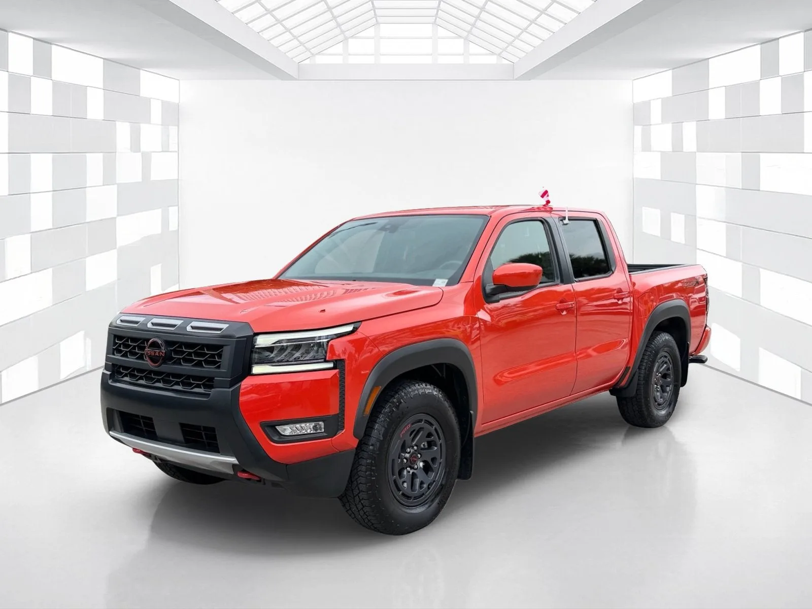 2025 Nissan Frontier Crew Cab PRO-X® photo 3
