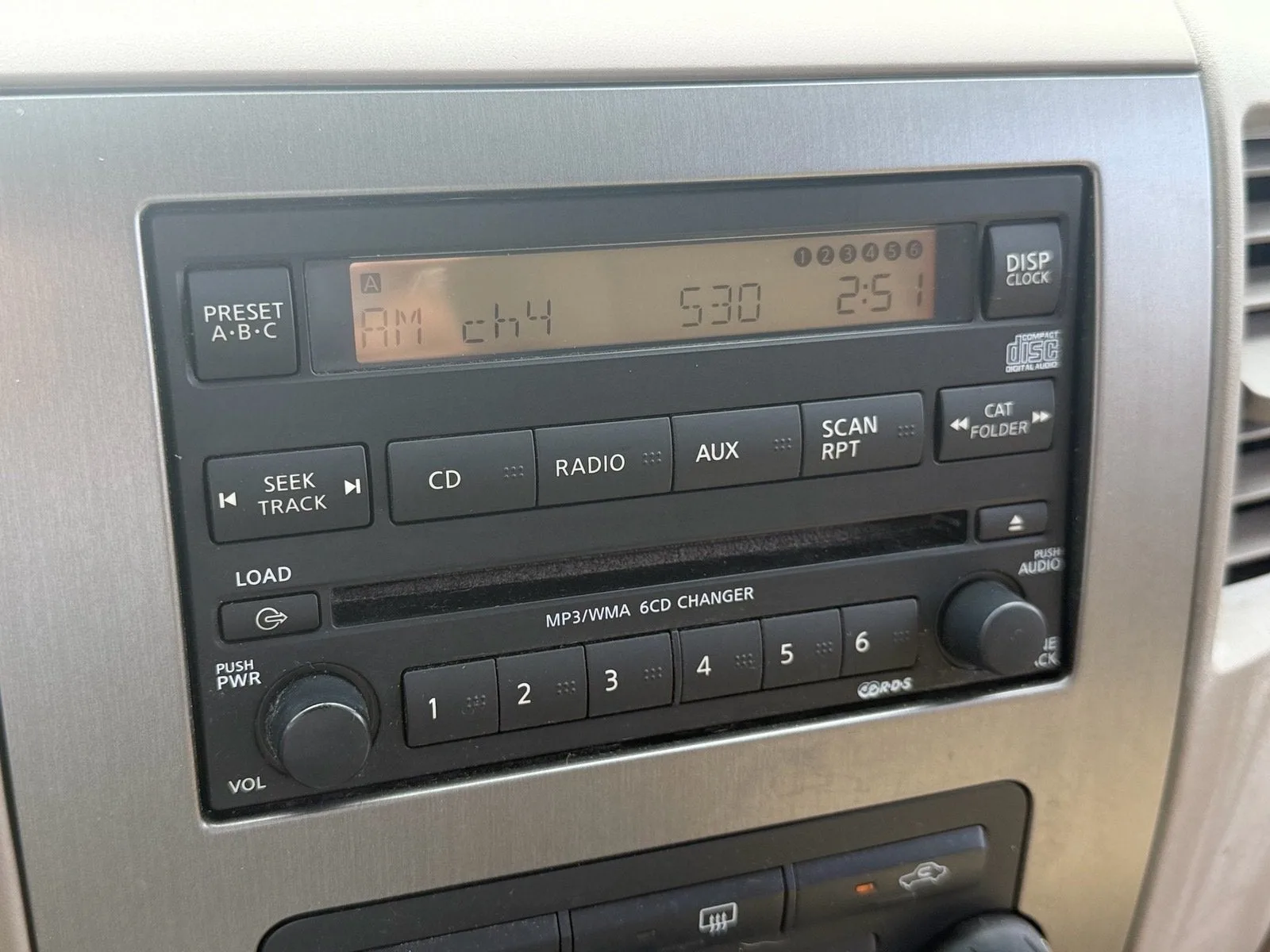 2011 Nissan Titan SV photo 21