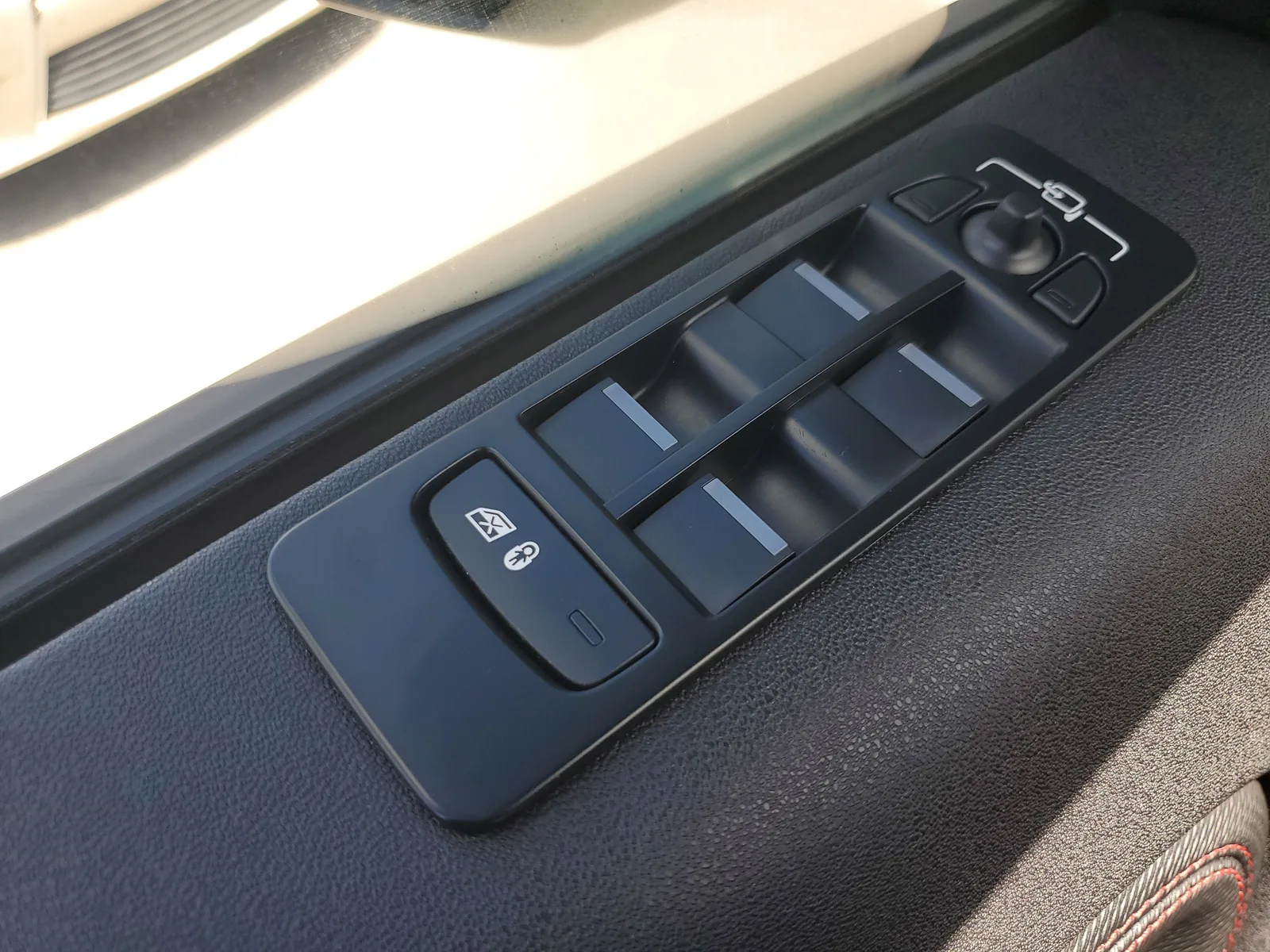 2023 Land Rover Discovery Sport SE R-Dynamic photo 26
