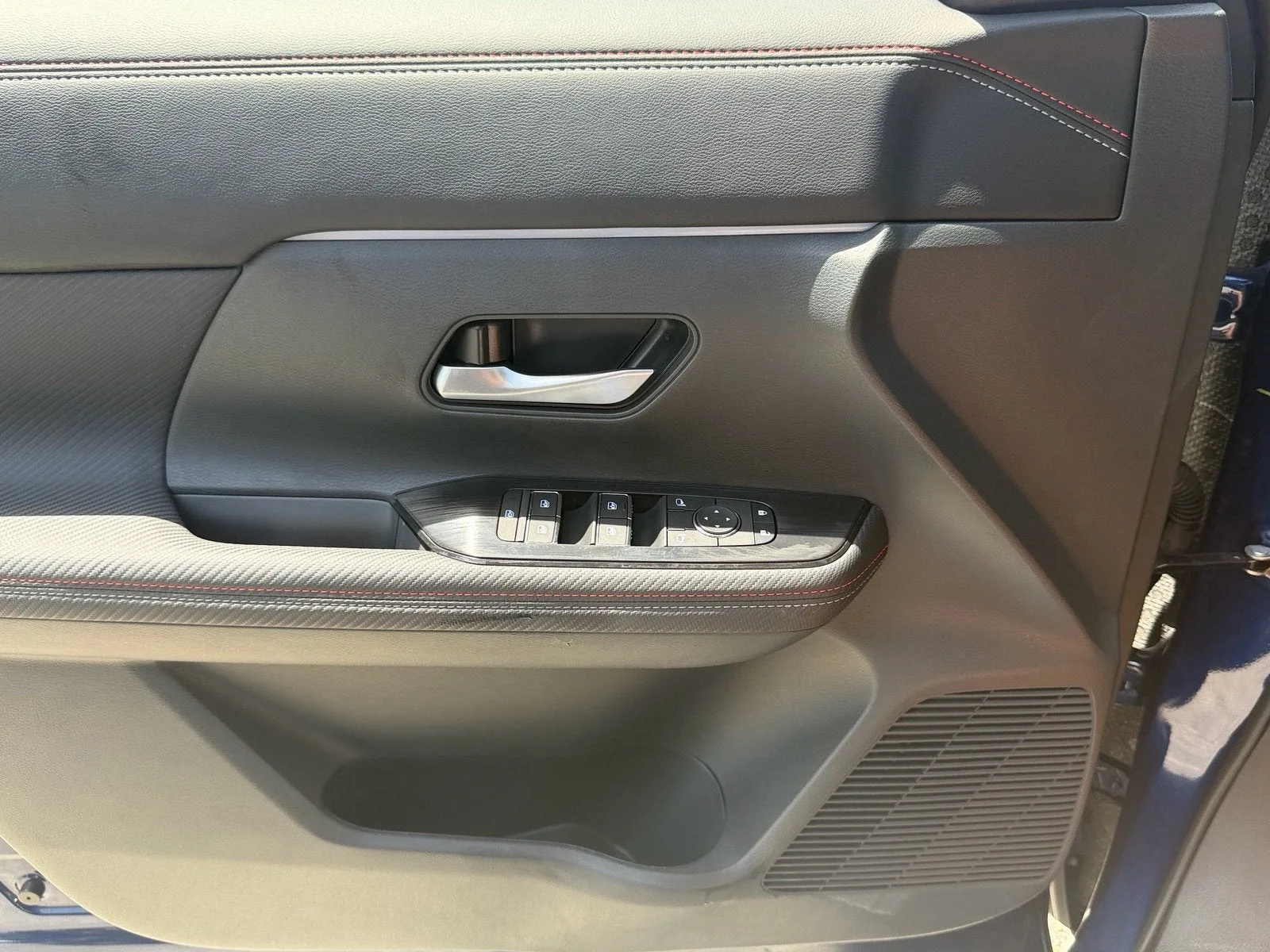 2025 Nissan Kicks SR photo 31