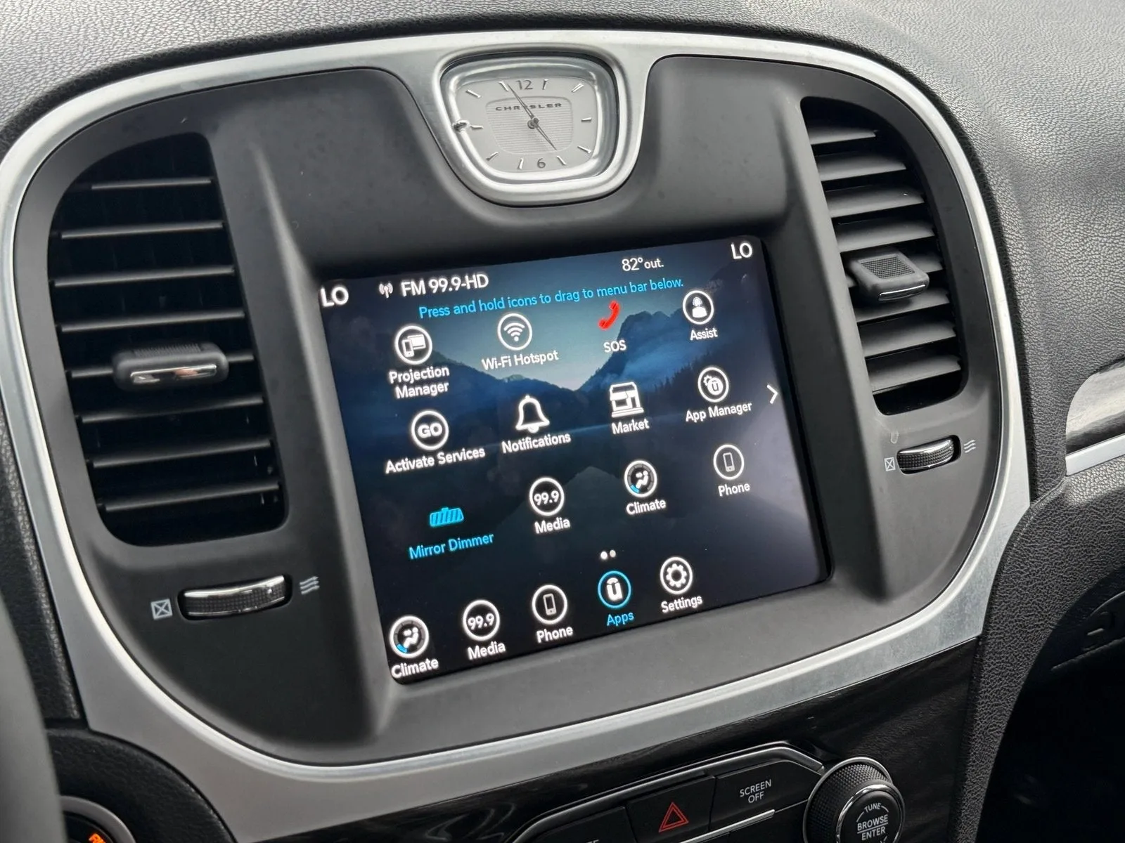 2022 Chrysler 300 Touring photo 21