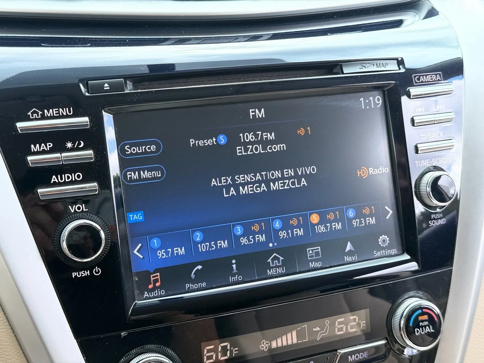2016 Nissan Murano SV photo 22