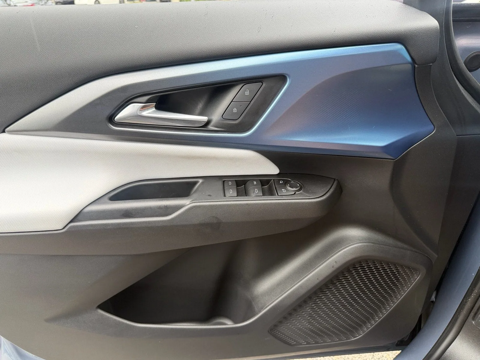 2025 Chevrolet Equinox EV LT photo 31