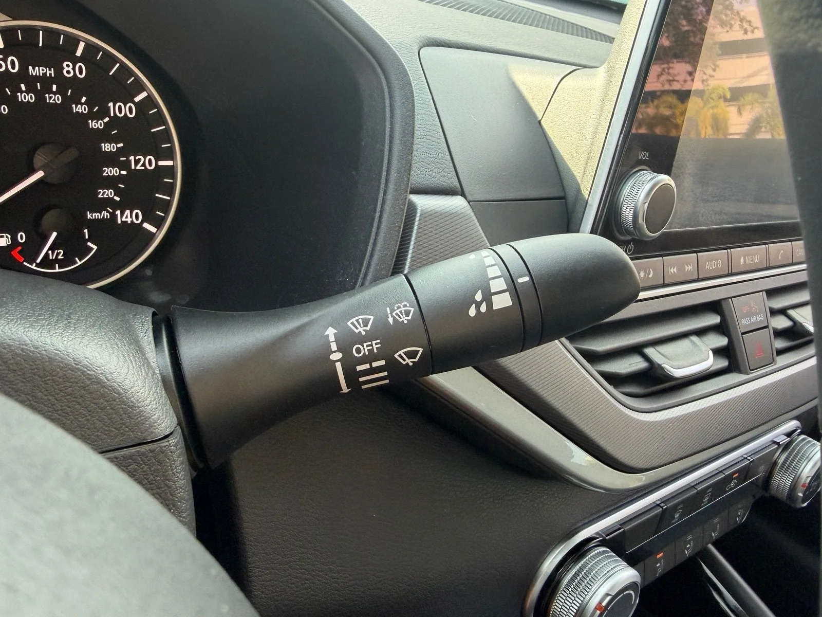 2023 Nissan Altima SR photo 29