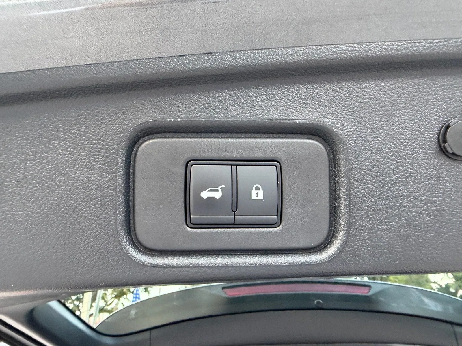 2025 Nissan Pathfinder SV photo 17