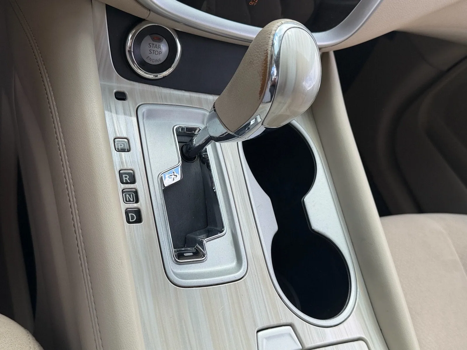 2016 Nissan Murano SV photo 25