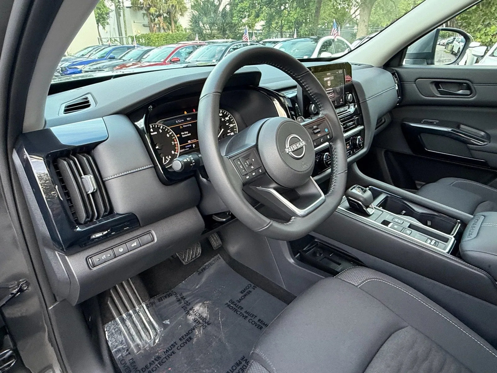 2025 Nissan Pathfinder SV photo 10