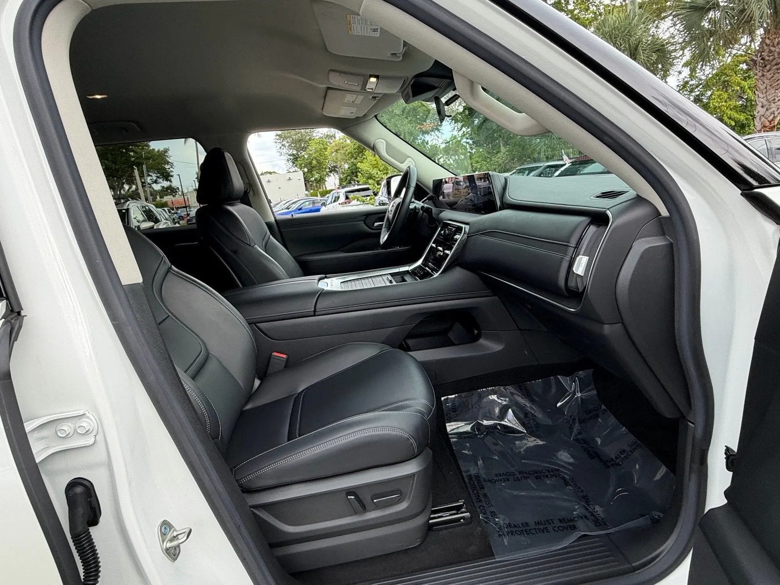 2026 Nissan Armada SV photo 17