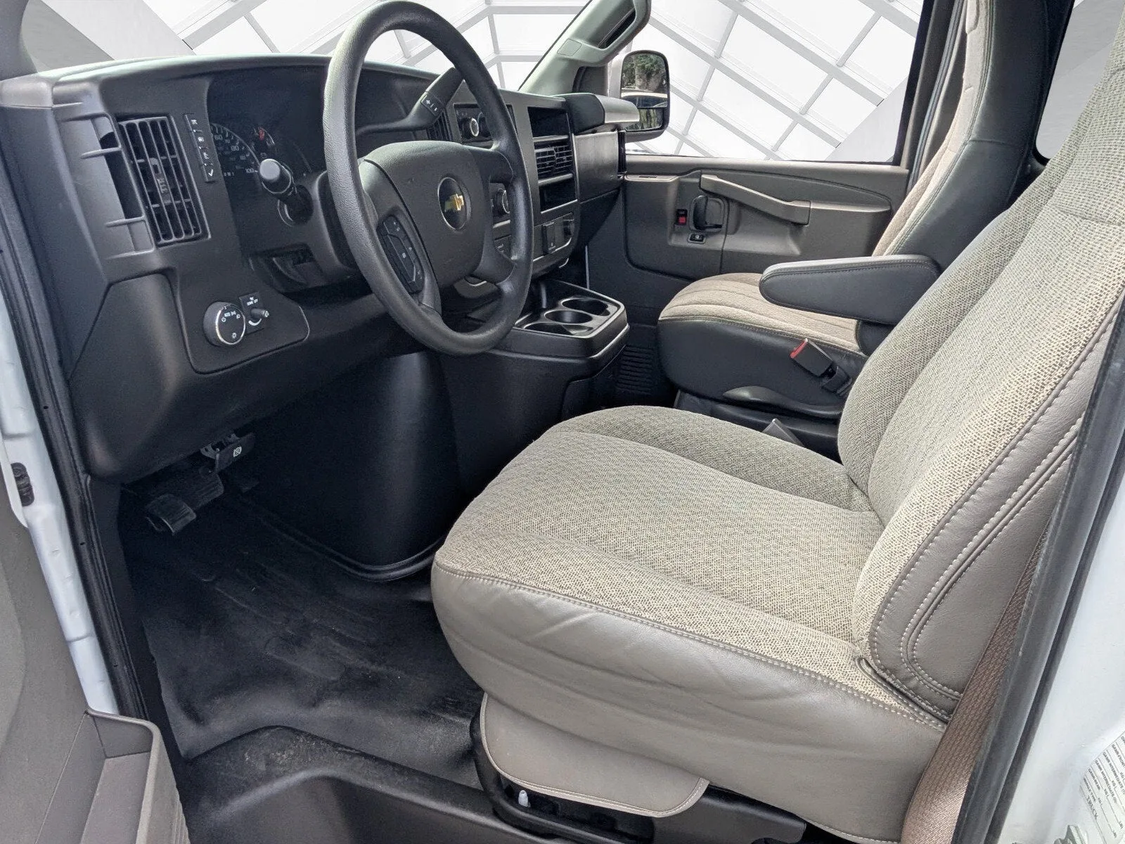 2023 Chevrolet Express Passenger LS photo 5