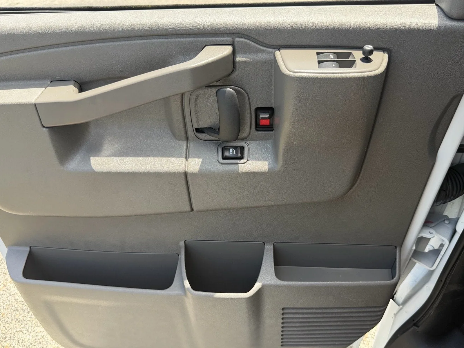2024 Chevrolet Express Passenger LT photo 26