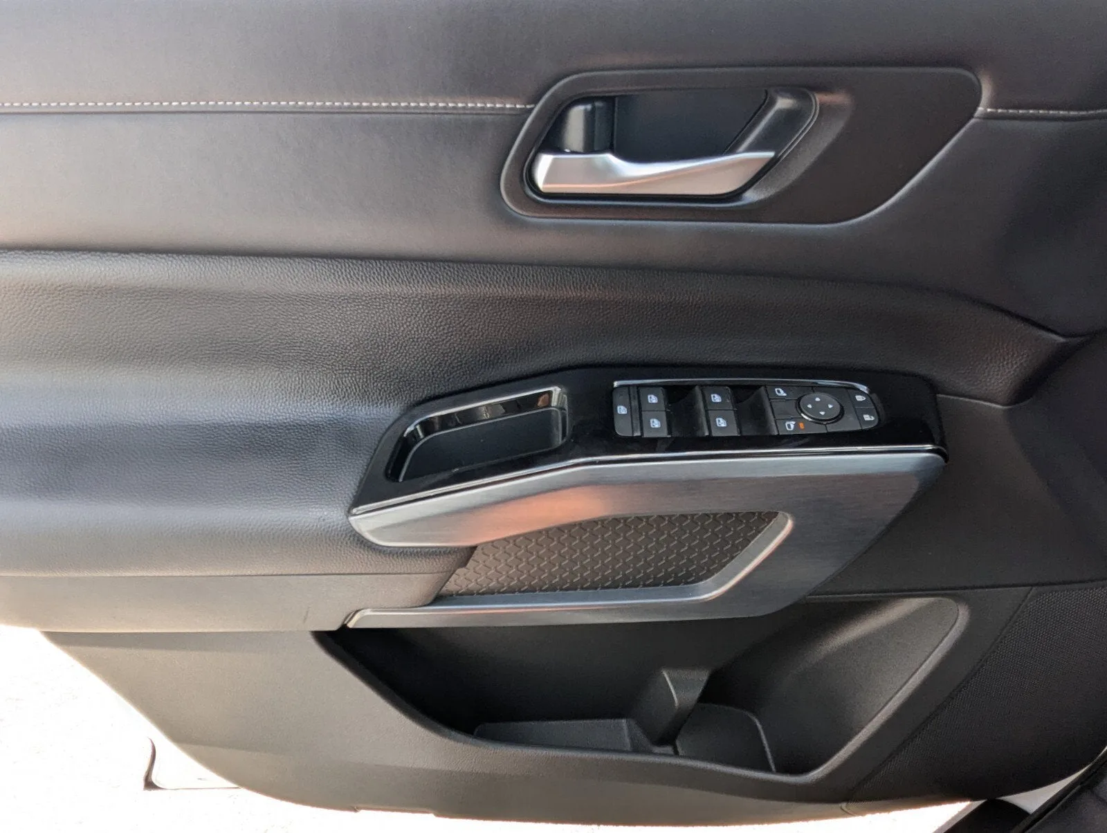 2025 Nissan Pathfinder SL photo 32
