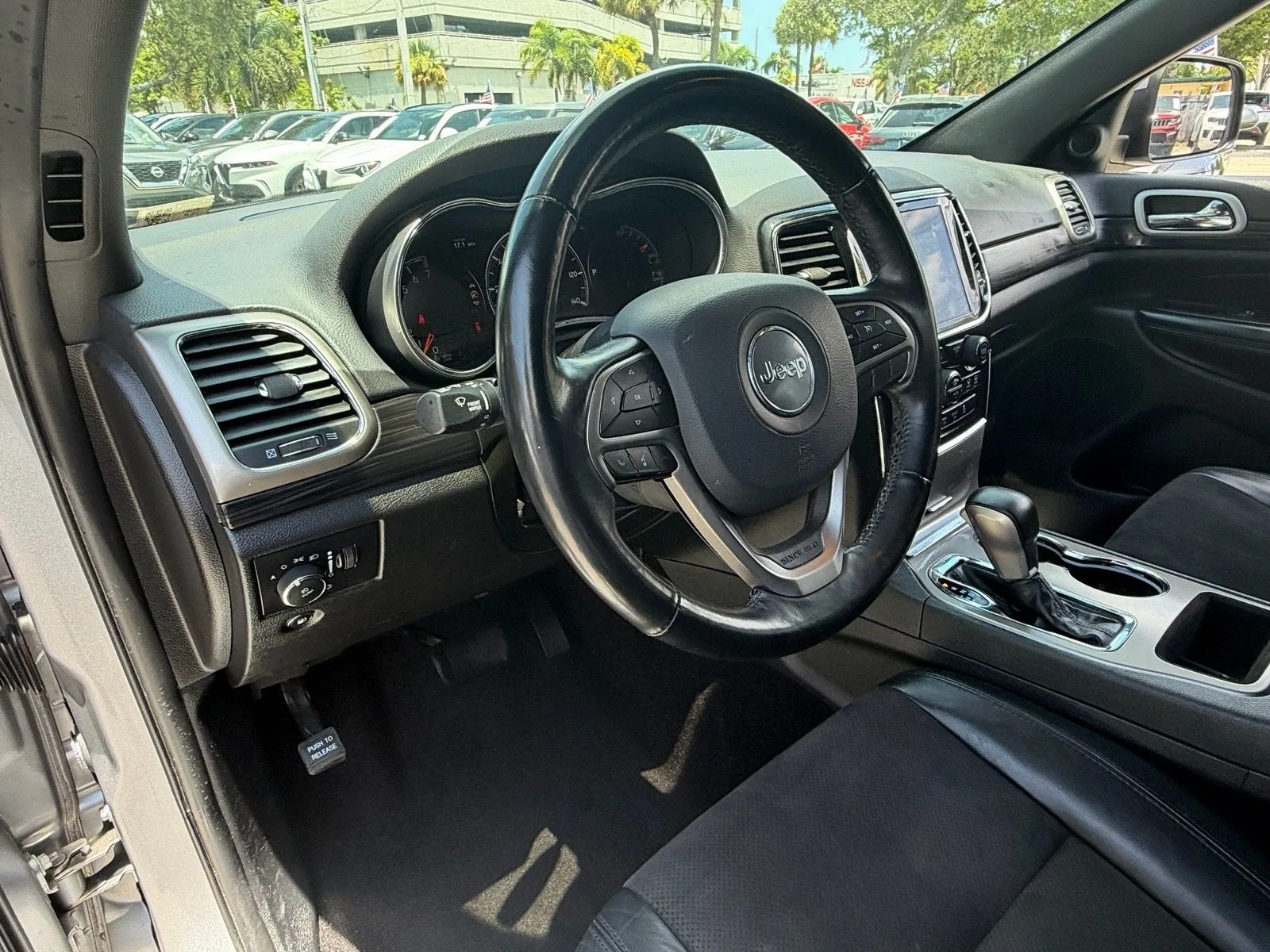 2021 Jeep Grand Cherokee Laredo X photo 10