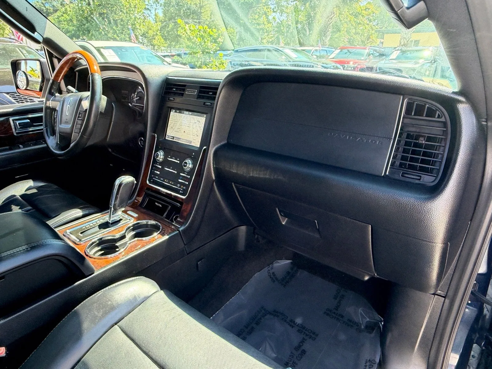 2017 Lincoln Navigator L Select photo 20