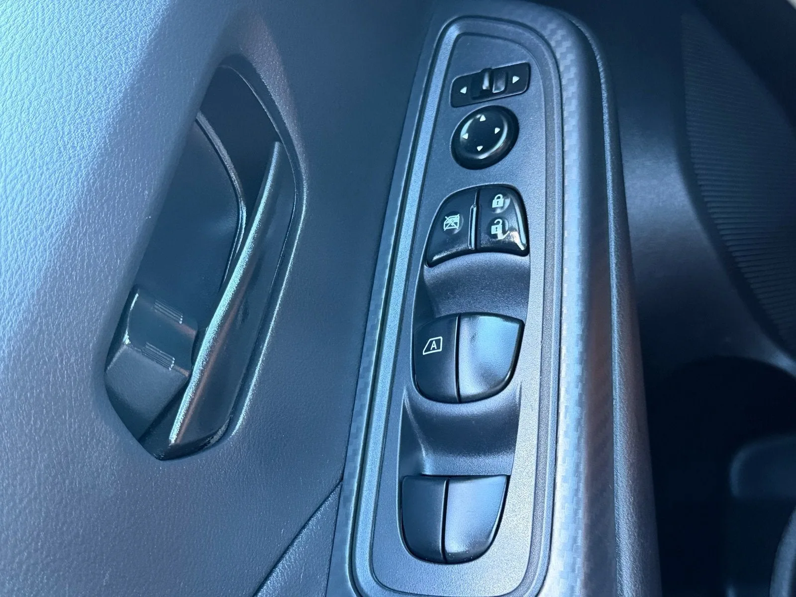 2025 Nissan Versa S photo 33