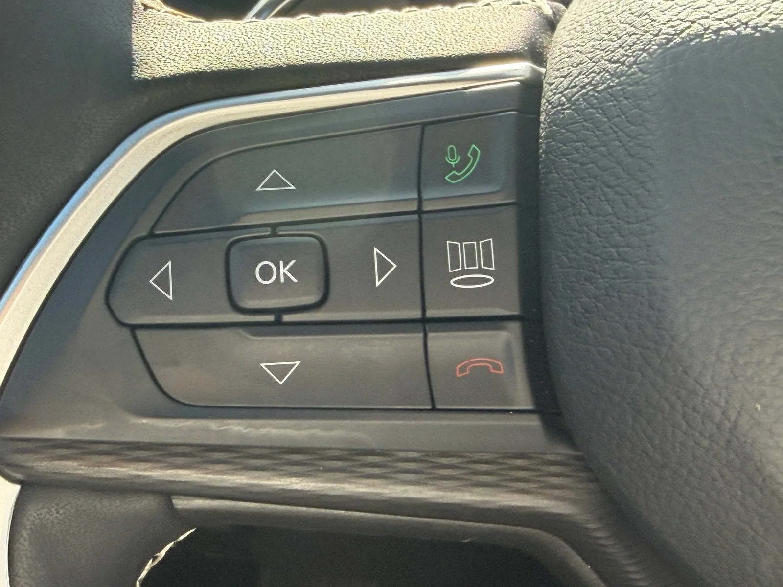 2025 Jeep Grand Cherokee Laredo photo 28