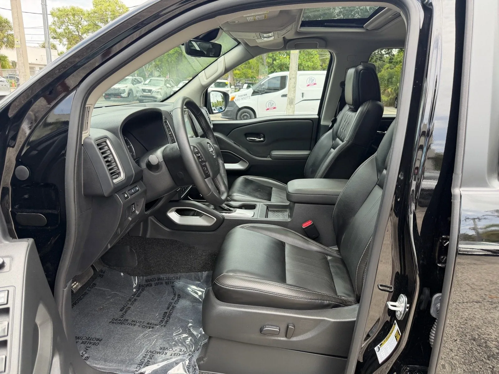 2024 Nissan Frontier Crew Cab SL photo 10