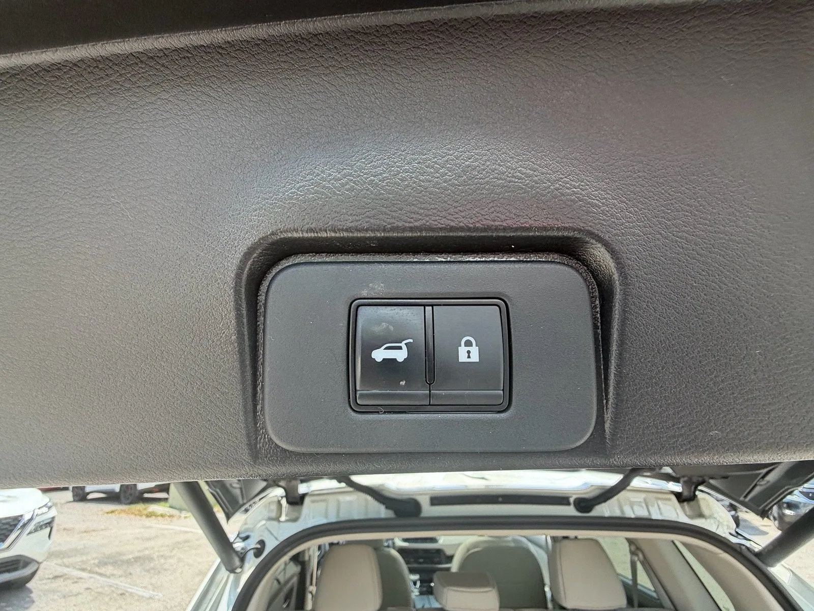 2023 Nissan Rogue SV photo 16