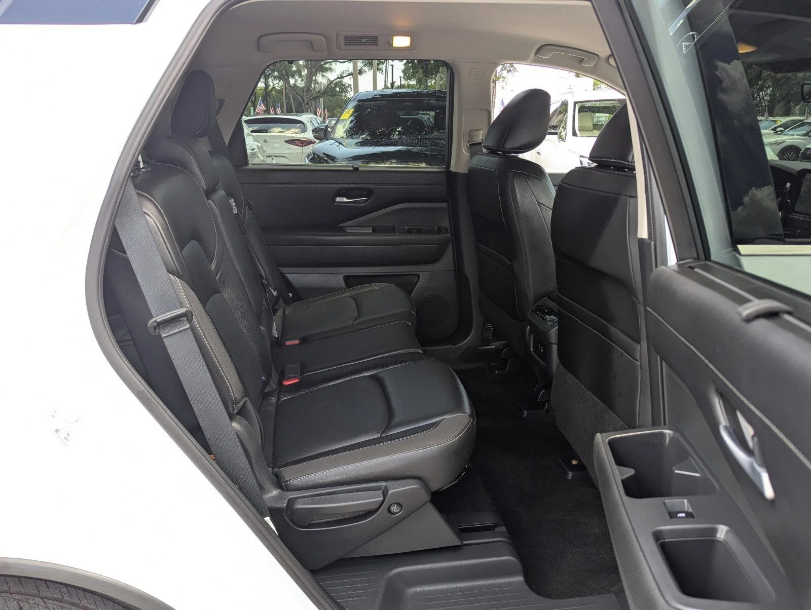 2025 Nissan Pathfinder SL photo 17