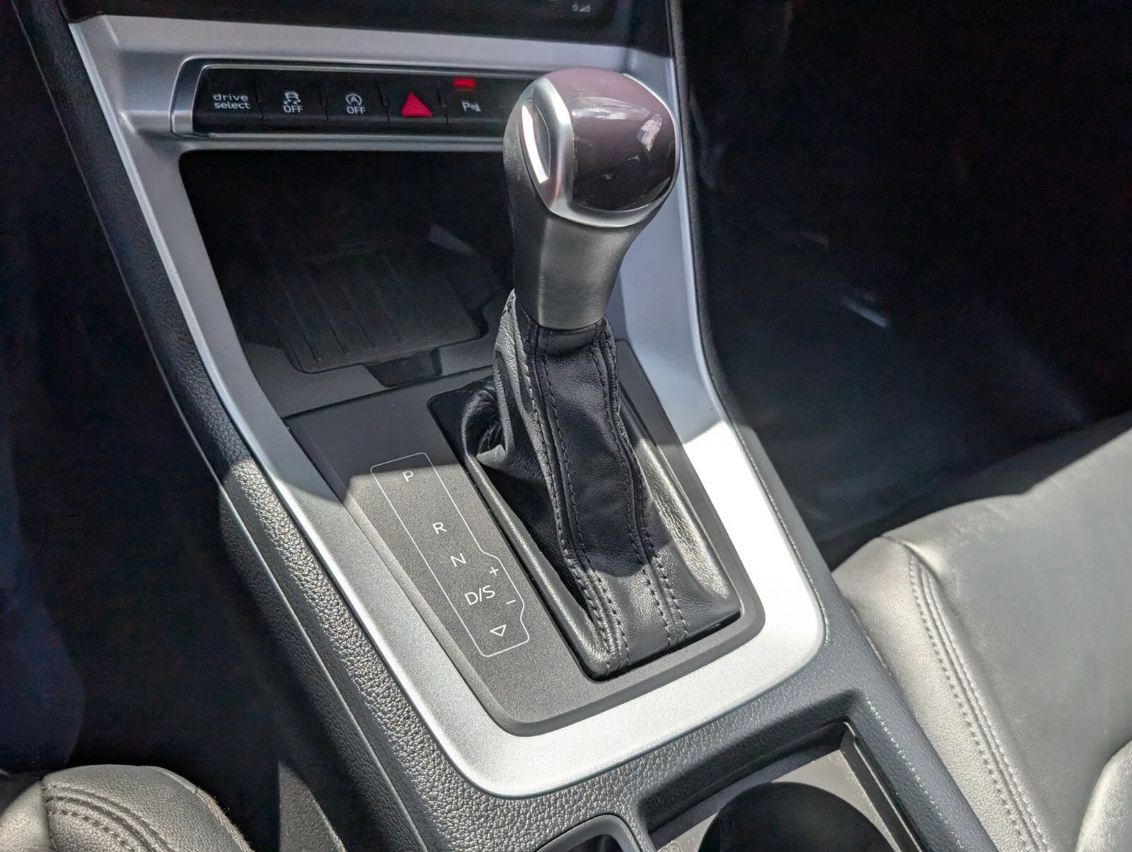 2022 Audi Q3 S line Premium Plus photo 32