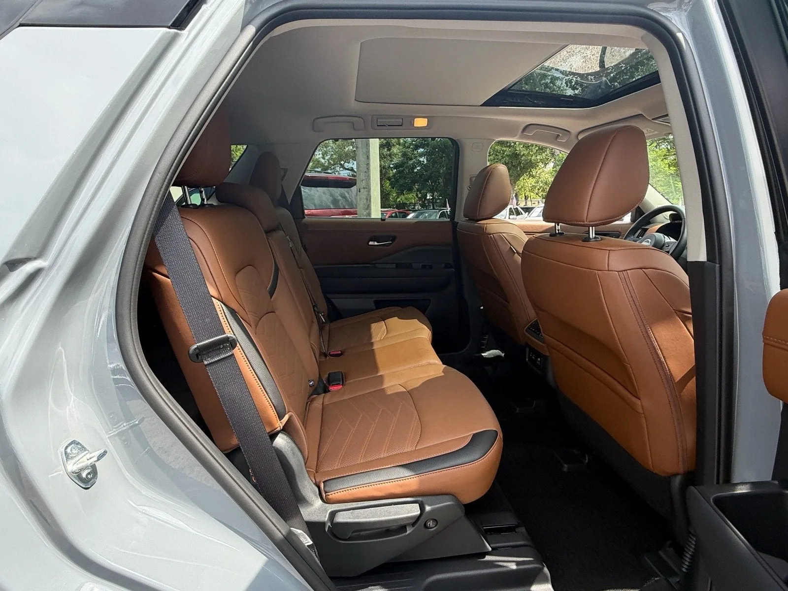 2025 Nissan Pathfinder Platinum photo 18