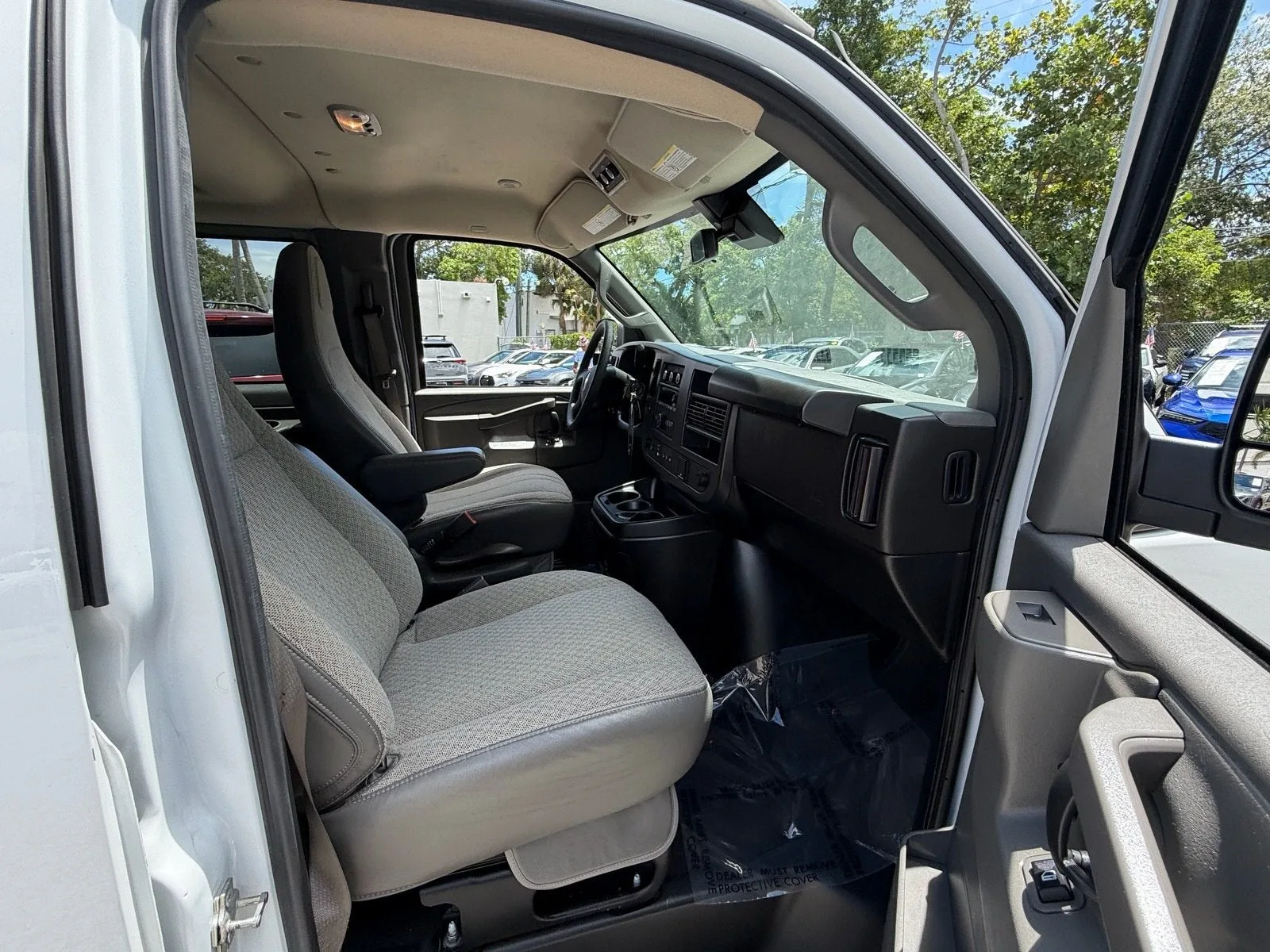 2024 Chevrolet Express Passenger LT photo 11
