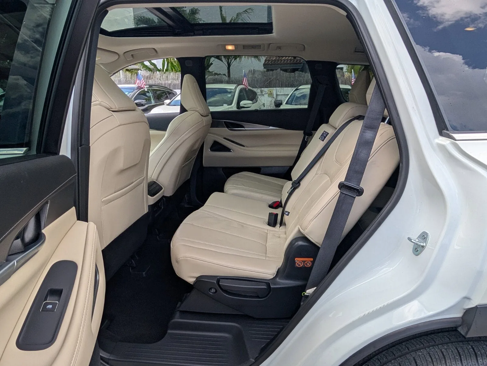 2023 INFINITI QX60 LUXE photo 12