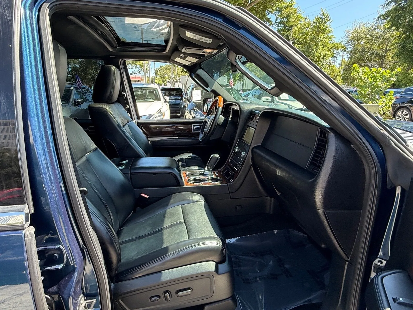 2017 Lincoln Navigator L Select photo 19