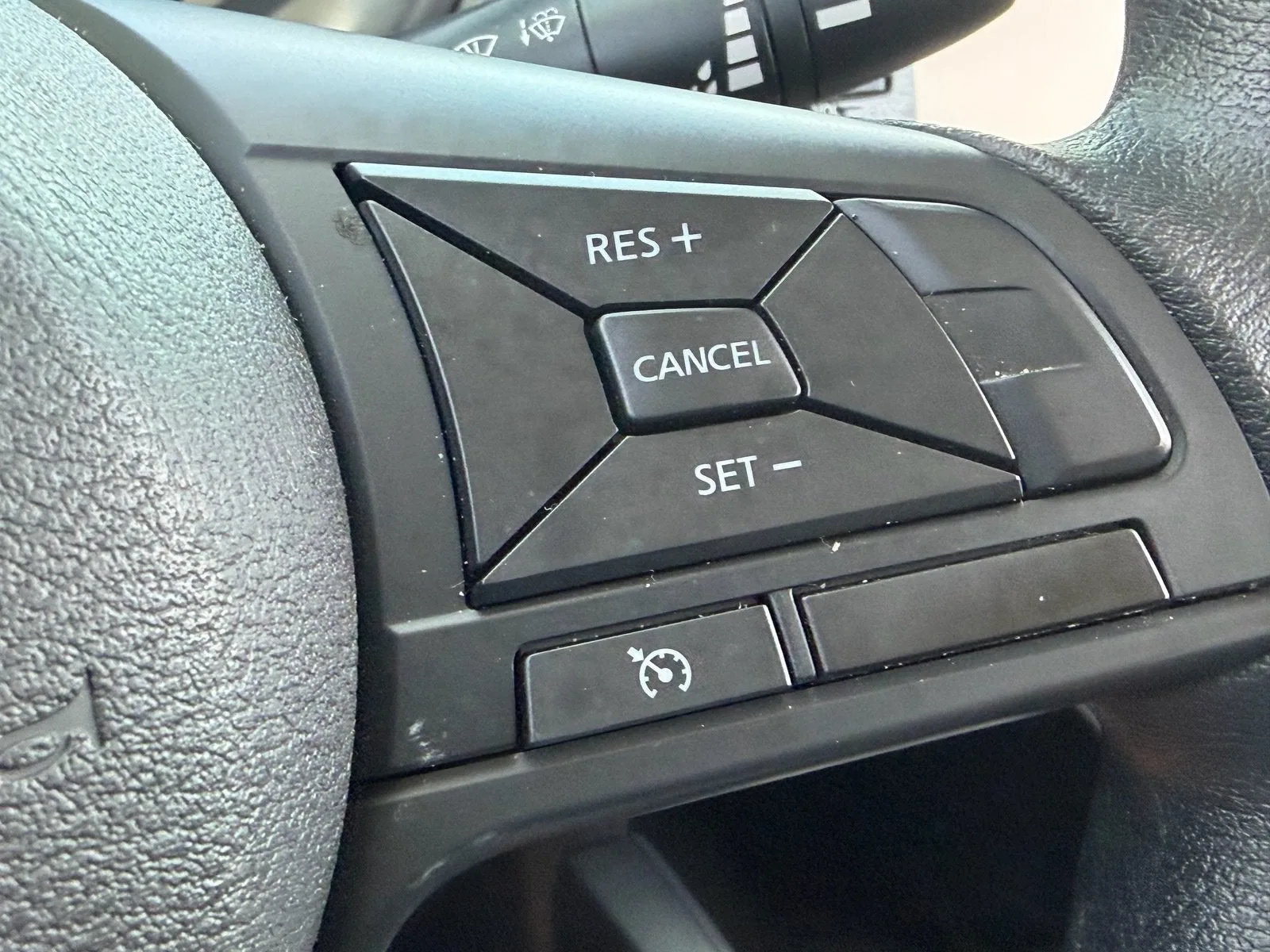 2025 Nissan Kicks Play S photo 24