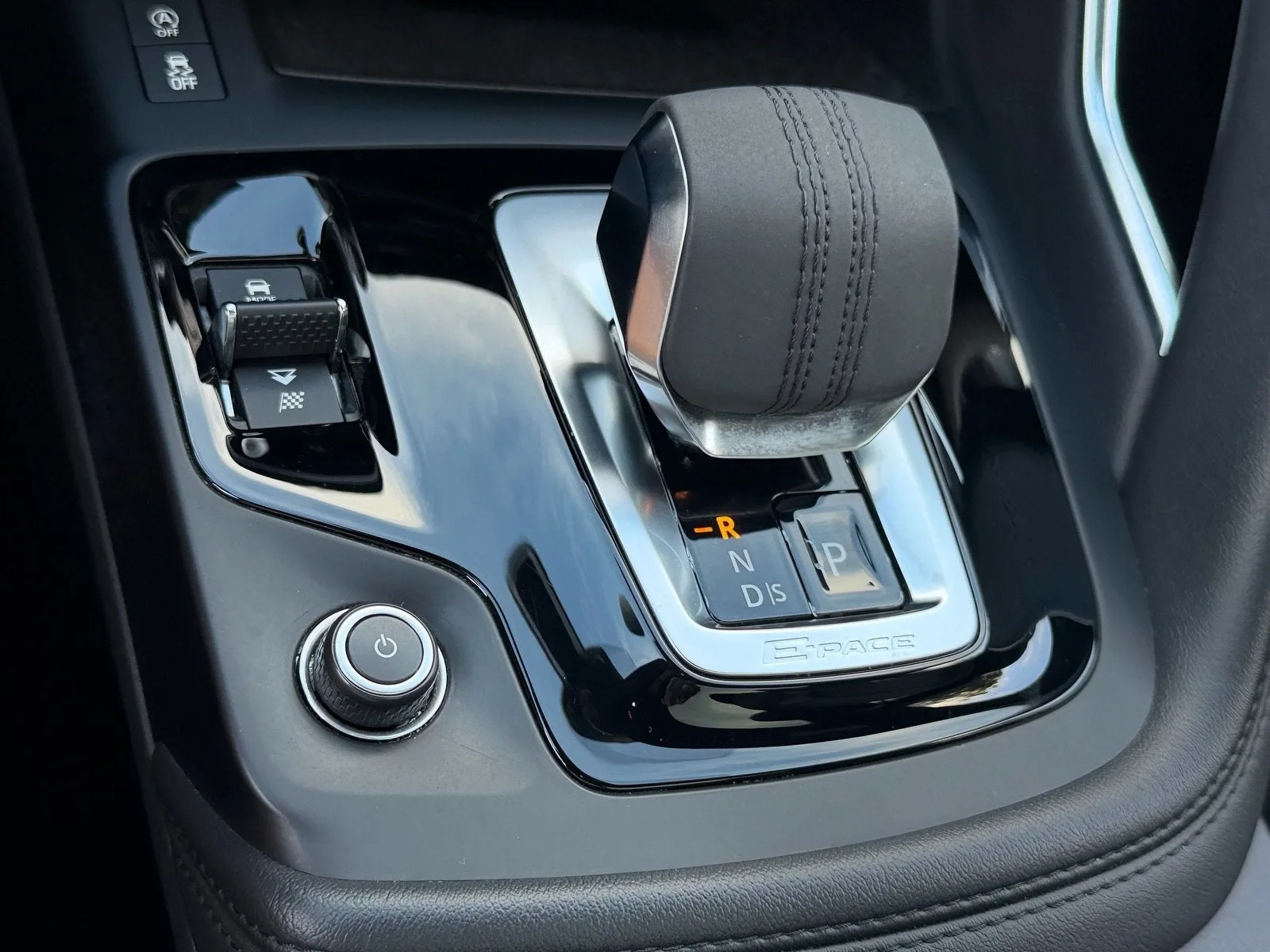 2021 Jaguar E-PACE SE photo 27