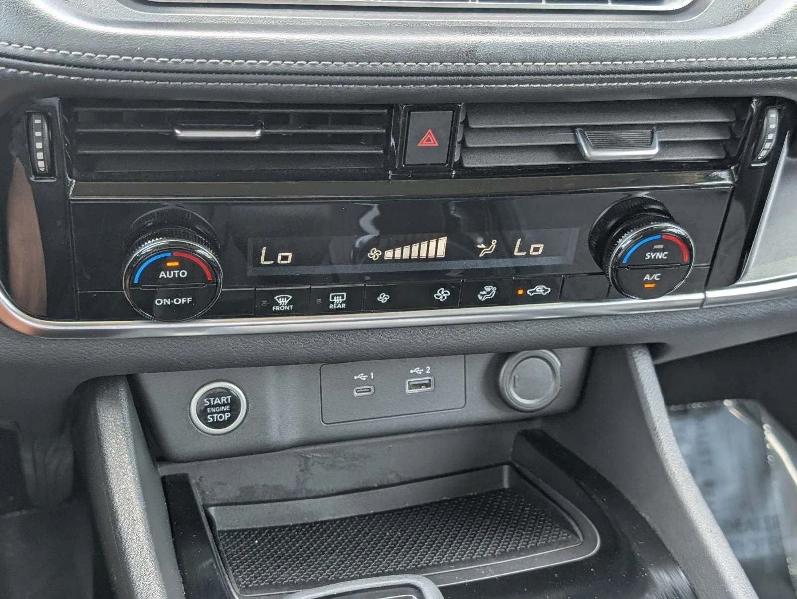 2022 Nissan Rogue SV photo 24
