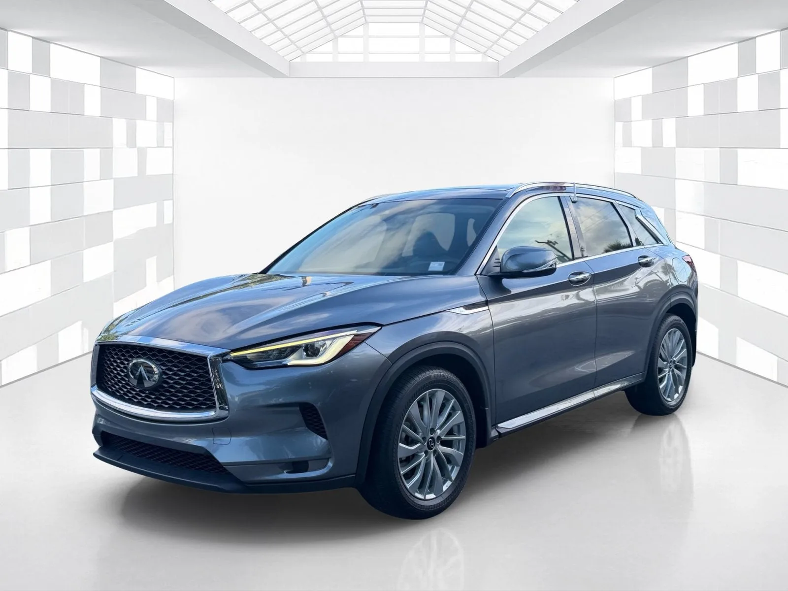 2023 INFINITI QX50 LUXE photo 3