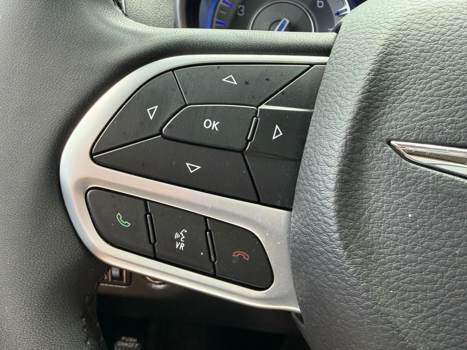 2023 Chrysler 300 Touring photo 30