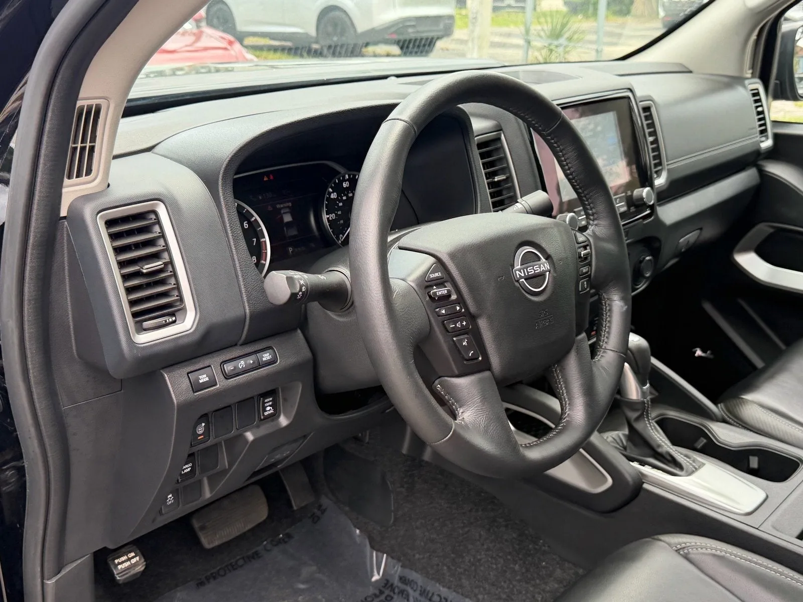 2024 Nissan Frontier Crew Cab SL photo 12