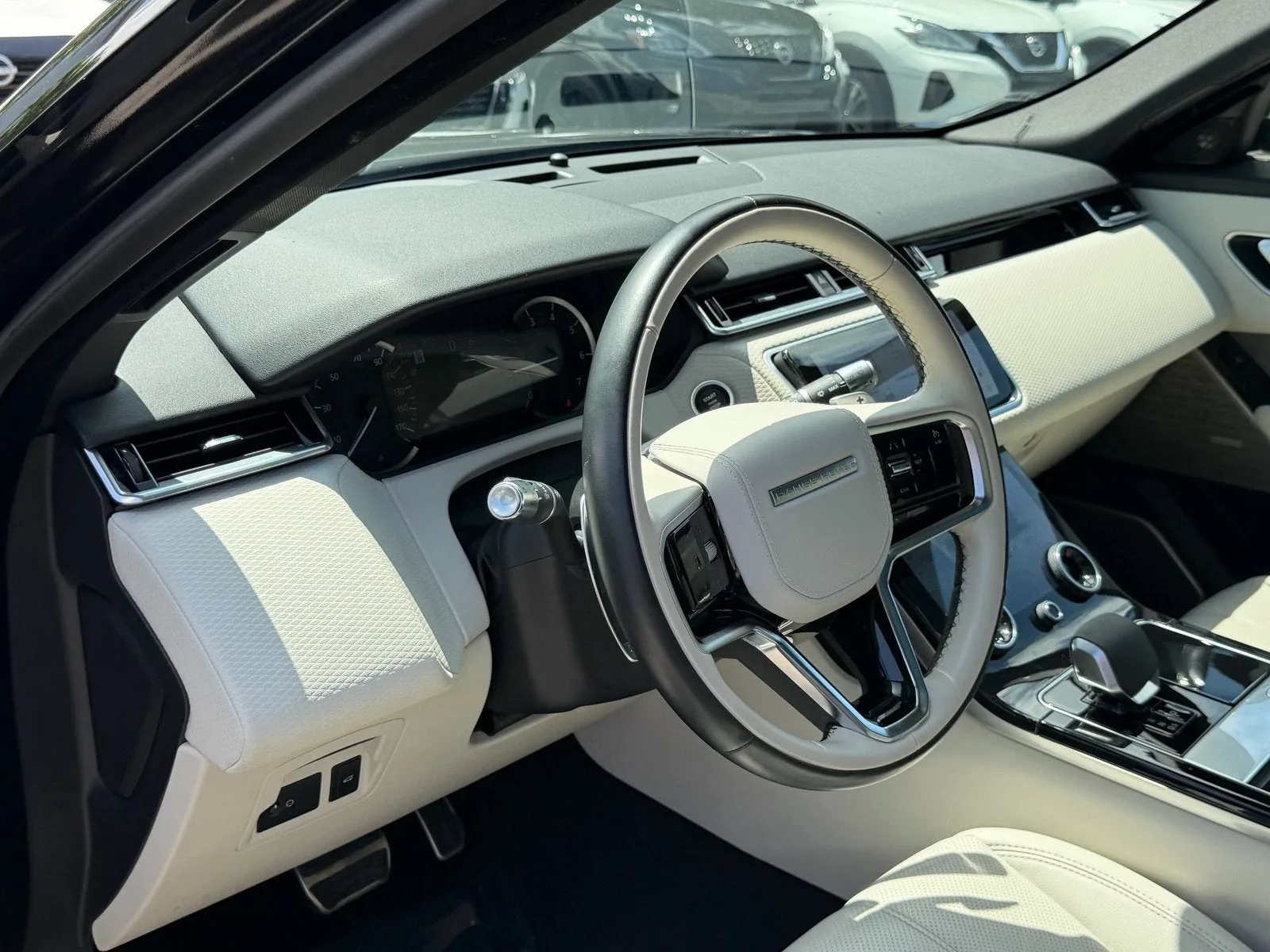 2022 Land Rover Range Rover Velar R-Dynamic S photo 12