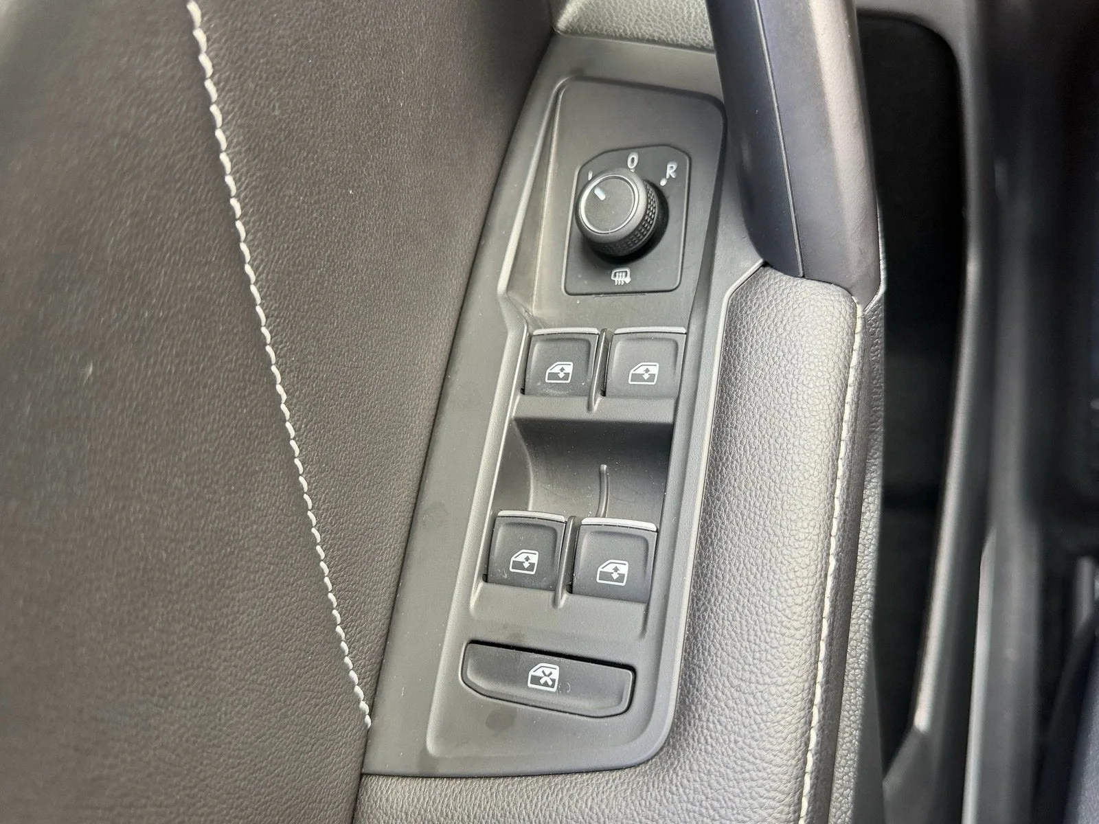 2022 Volkswagen Tiguan SE R-Line Black photo 37
