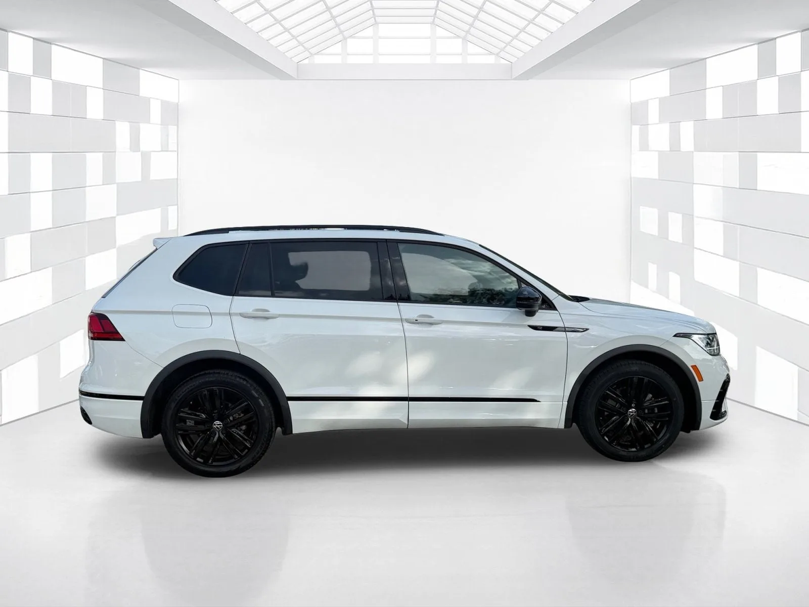 2022 Volkswagen Tiguan SE R-Line Black photo 8