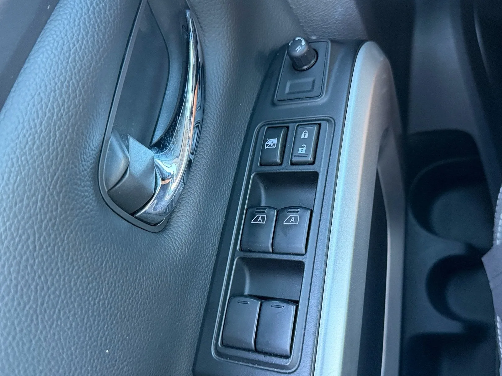 2024 Nissan Titan XD Crew Cab SV photo 37